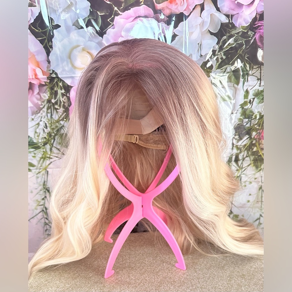 Chelsey Smith Cosmetics (CSC) wig - EUC! Beautiful!!! READ FULL DESCRIPTION!